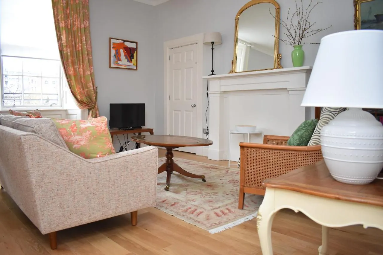 Bernard St - Bright And Spacious 1 Bed Apartment At The Shore! Edinburgh 0*,  United Kingdom