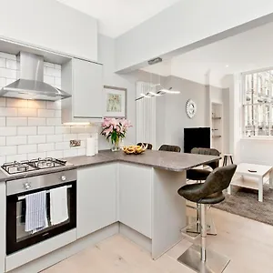 Modern & Spacious 1 Bed Apt, West End Apartment