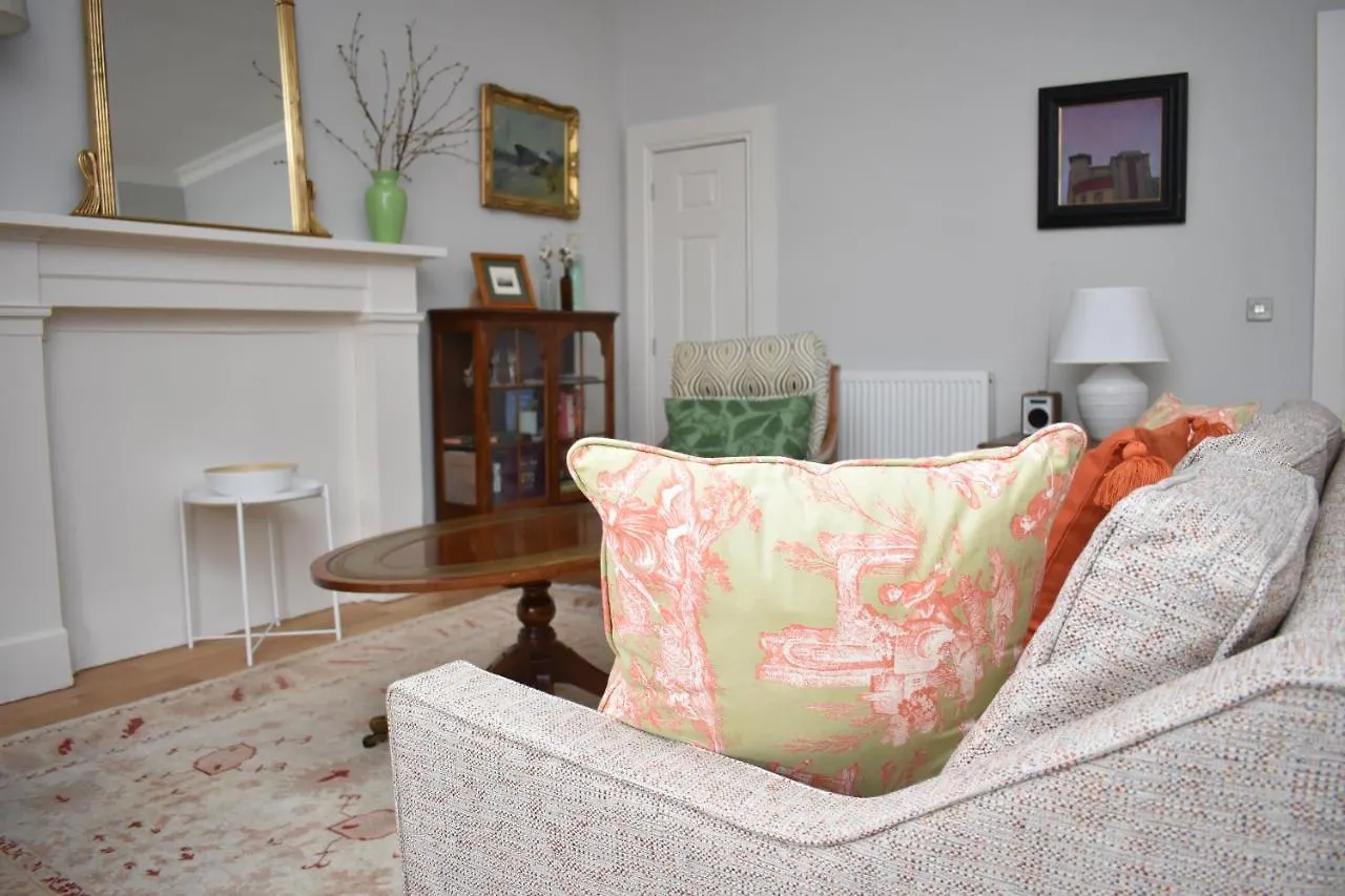 Bernard St - Bright And Spacious 1 Bed Apartment At The Shore! Edinburgh