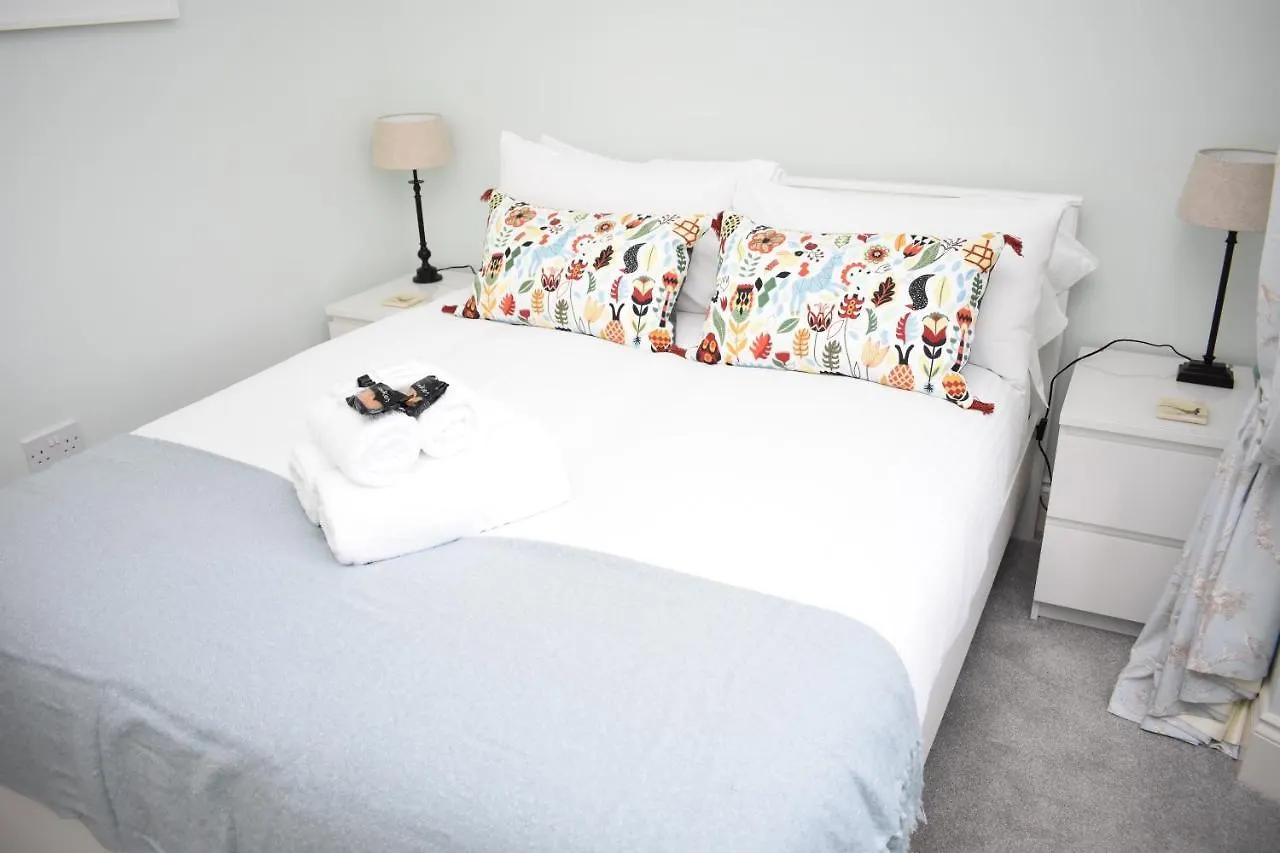 Bernard St - Bright And Spacious 1 Bed Apartment At The Shore! Edinburgh