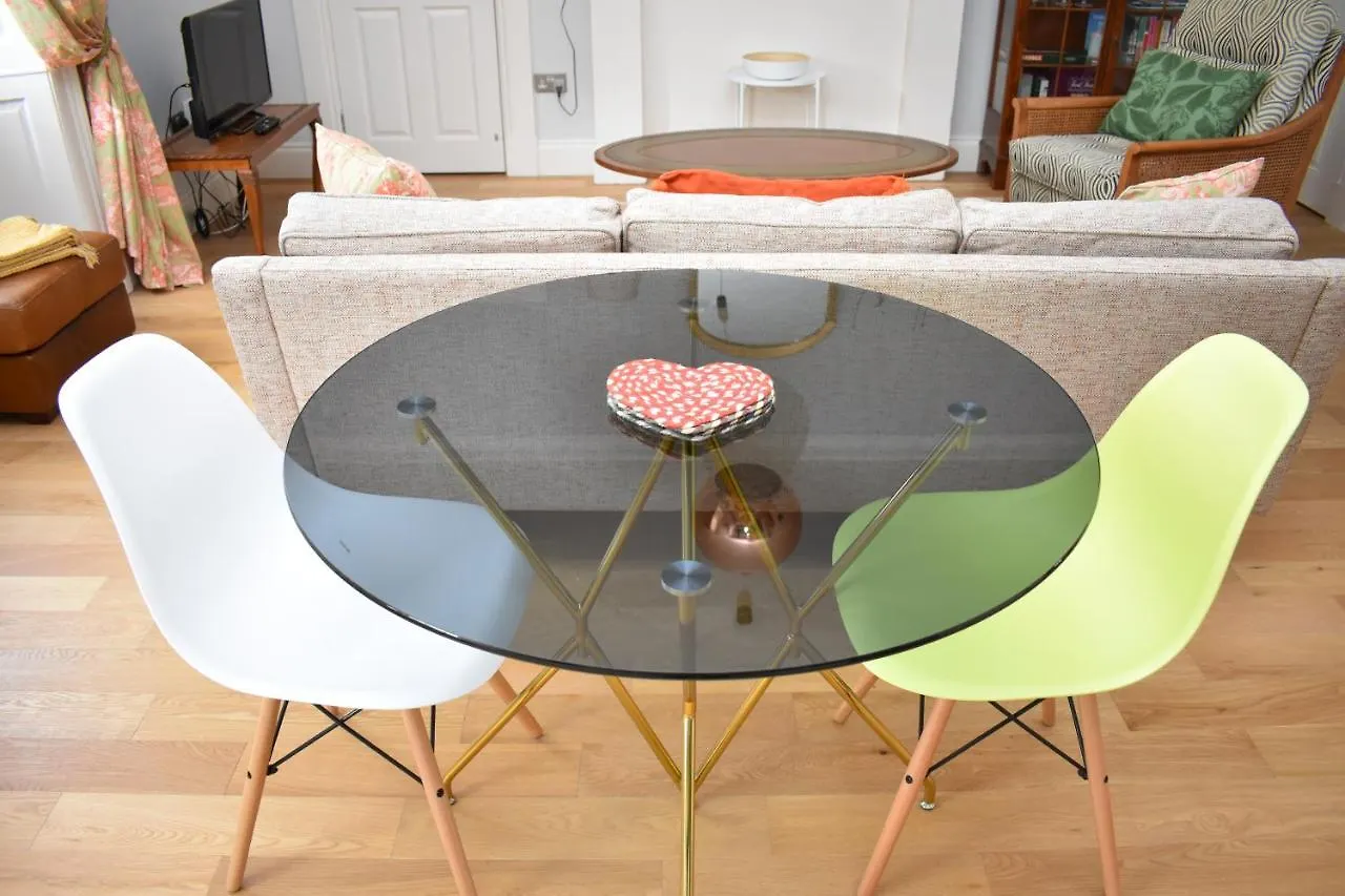 Bernard St - Bright And Spacious 1 Bed Apartment At The Shore! エディンバラ